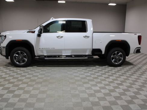 New 2025 GMC Sierra 2500 SLT w/ SLT Premium Package image 5