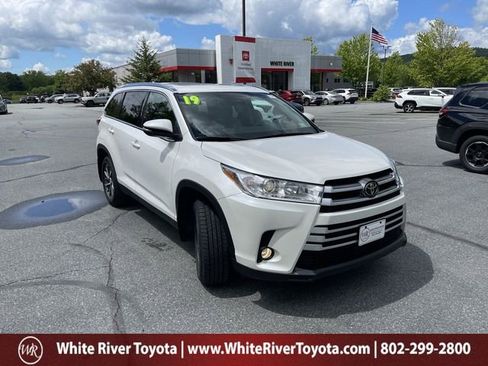 Certified 2019 Toyota Highlander XLE AWD/4WD image 1