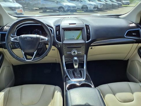 Used 2018 Ford Edge Titanium w/ Technology Package FWD image 9