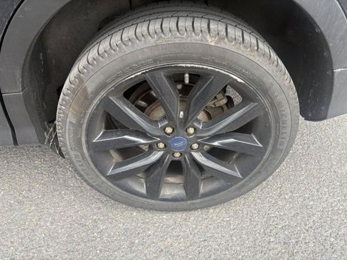 Used 2017 Ford Escape Titanium AWD/4WD image 5