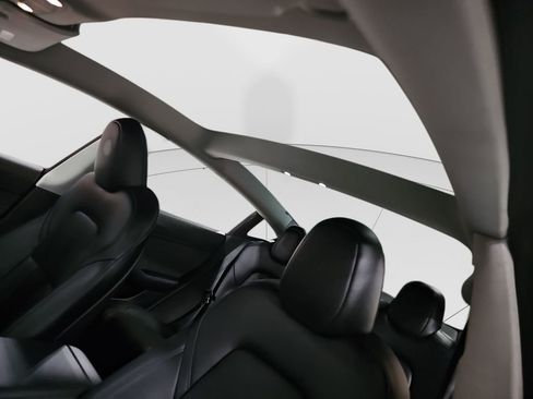 Used 2023 Tesla Model 3 Standard Range image 19