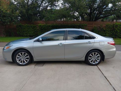 Used 2015 Toyota Camry XLE image 2