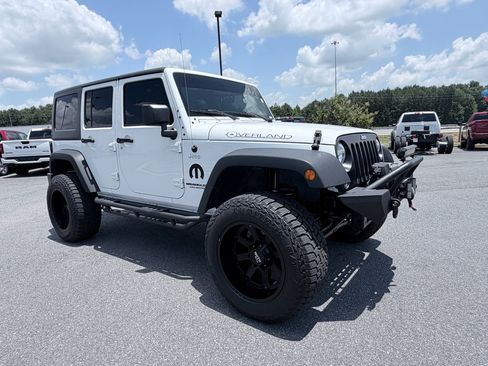 Used 2017 Jeep Wrangler Unlimited Sport AWD/4WD image 2