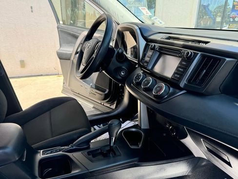 Used 2018 Toyota RAV4 LE w/ All Weather Liner Package FWD image 21