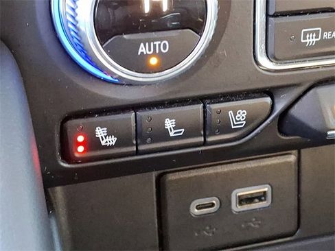 Used 2024 GMC Yukon SLT image 26