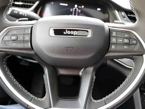 New 2025 Jeep Grand Cherokee L Laredo image 22