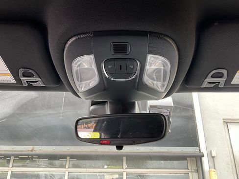 Used 2025 Jeep Compass Latitude image 15