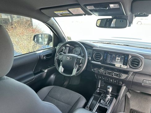 Used 2018 Toyota Tacoma TRD Sport w/ Technology Package AWD/4WD image 29