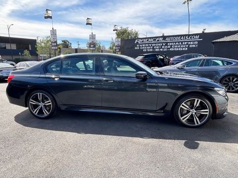 Used 2017 BMW 750i image 30