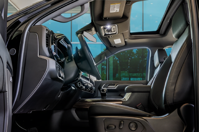 Used 2025 Chevrolet Silverado 1500 LT Trail Boss w/ Convenience Package II AWD/4WD image 33