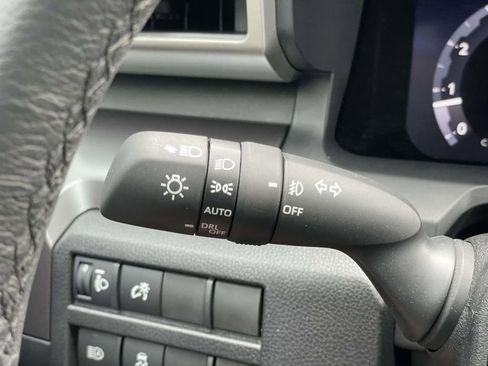 Used 2025 Toyota Tacoma TRD Sport AWD/4WD image 35