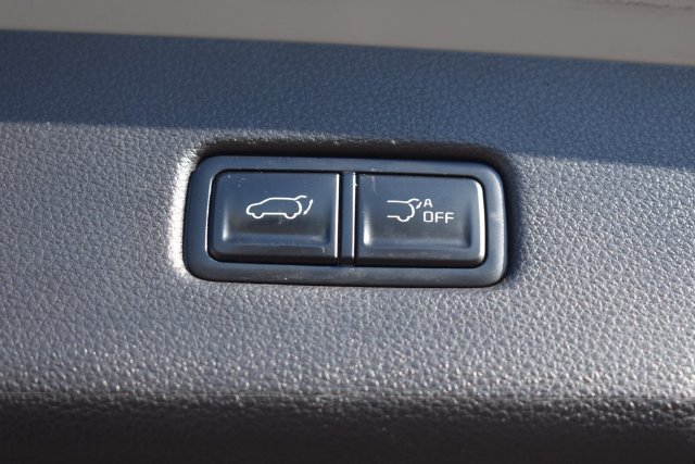 Used 2024 Kia Carnival EX FWD image 17