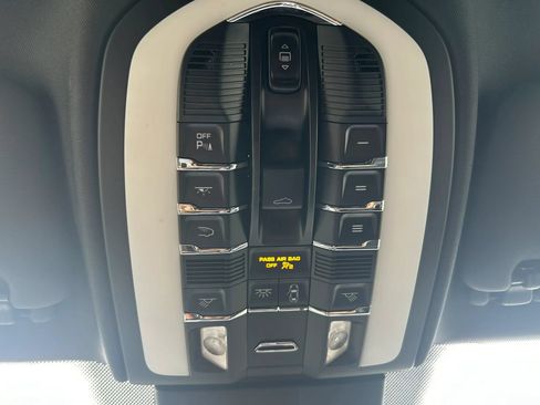Used 2017 Porsche Cayenne AWD/4WD image 21