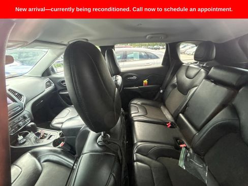 Used 2019 Jeep Cherokee Latitude Plus w/ Comfort/Convenience Group AWD/4WD image 12