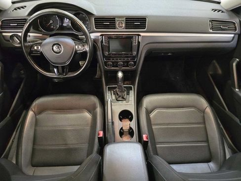 Used 2017 Volkswagen Passat 1.8T R-Line image 4