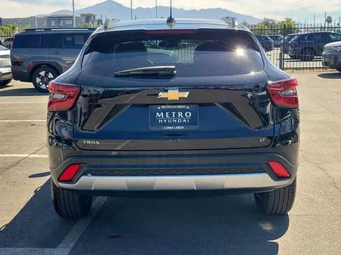 Used 2024 Chevrolet Trax LT FWD image 33