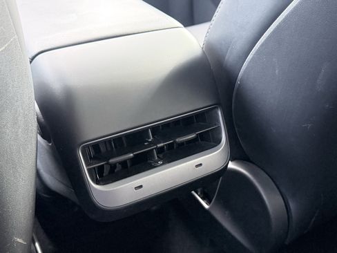 Used 2022 Tesla Model Y Long Range AWD/4WD image 51