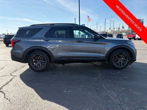 Used 2025 Ford Explorer ST image 9