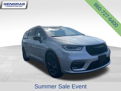 Used 2024 Chrysler Pacifica Touring-L w/ S Appearance Package