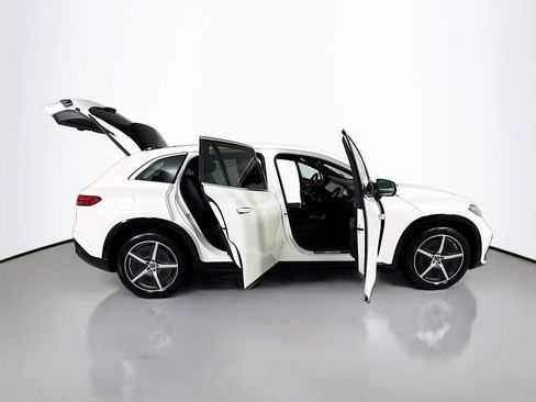 Used 2023 Mercedes-Benz EQS 580 4MATIC SUV w/ Acoustic Comfort Package image 27