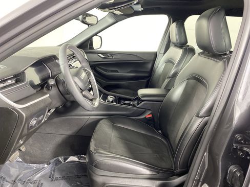 Used 2023 Jeep Grand Cherokee L Laredo image 15