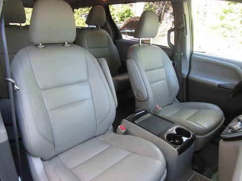 Used 2015 Toyota Sienna XLE w/ XLE Navigation Package AWD/4WD image 20