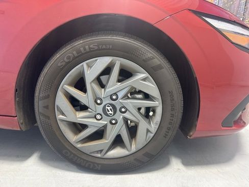 Used 2024 Hyundai Elantra SEL image 4