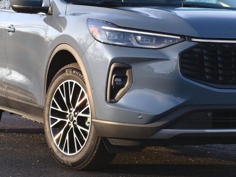 Used 2023 Ford Escape SE w/ PHEV Premium Package image 11