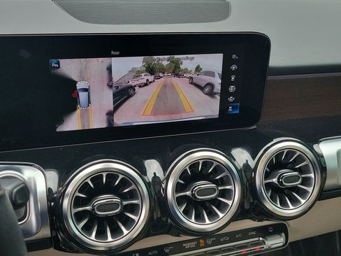 Certified 2023 Mercedes-Benz GLB 250 image 28