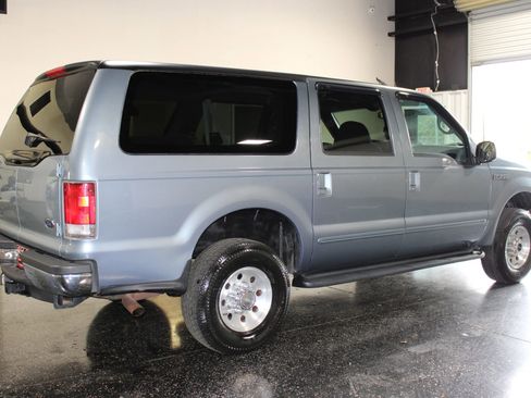 Used 2000 Ford Excursion XLT AWD/4WD image 3