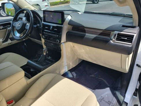 Used 2023 Lexus GX 460 Premium w/ Premium Package image 11