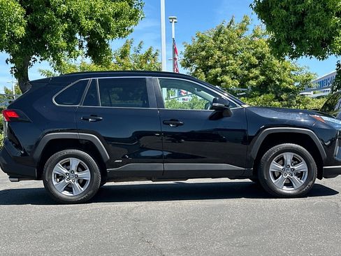 Used 2023 Toyota RAV4 XLE AWD/4WD image 3