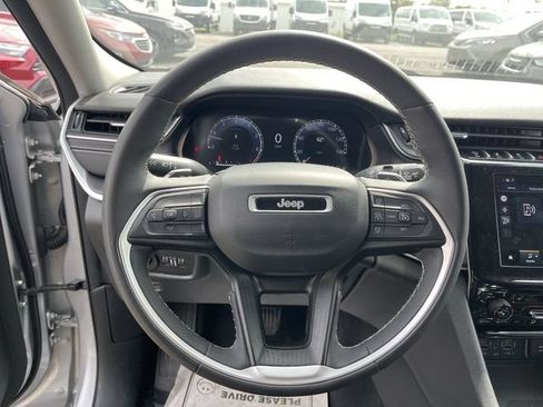 Used 2023 Jeep Grand Cherokee Laredo w/ Luxury Tech Group I AWD/4WD image 14