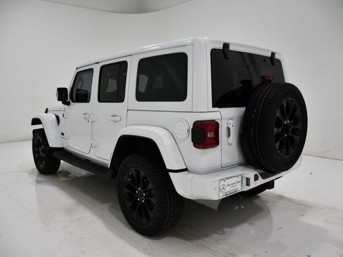 Used 2022 Jeep Wrangler Unlimited Sahara image 3