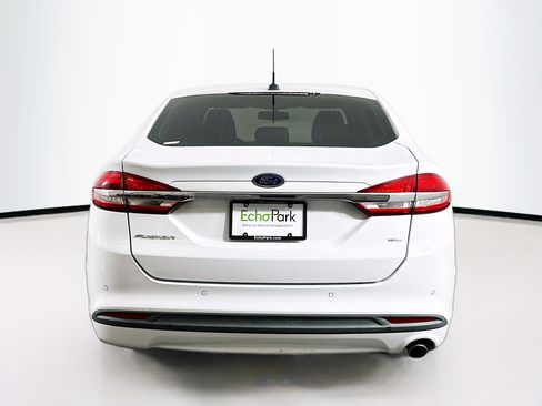 Used 2018 Ford Fusion SE w/ Fusion SE Technology Package FWD image 7