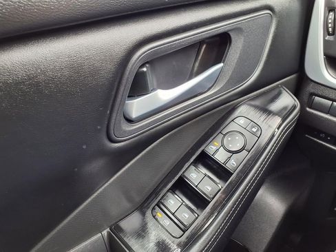Used 2025 Nissan Rogue SV FWD image 18