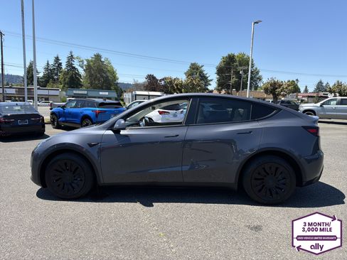 Used 2022 Tesla Model Y Long Range AWD/4WD image 2