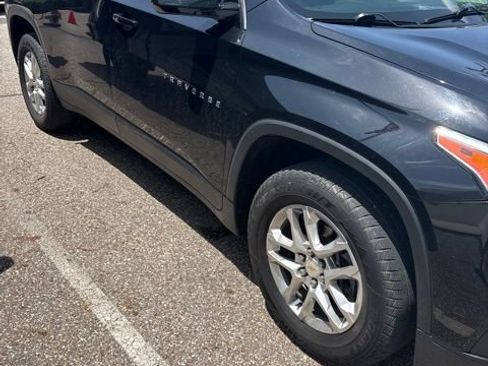 Used 2020 Chevrolet Traverse LS FWD image 4