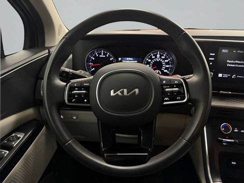 Used 2024 Kia Carnival LX FWD image 18