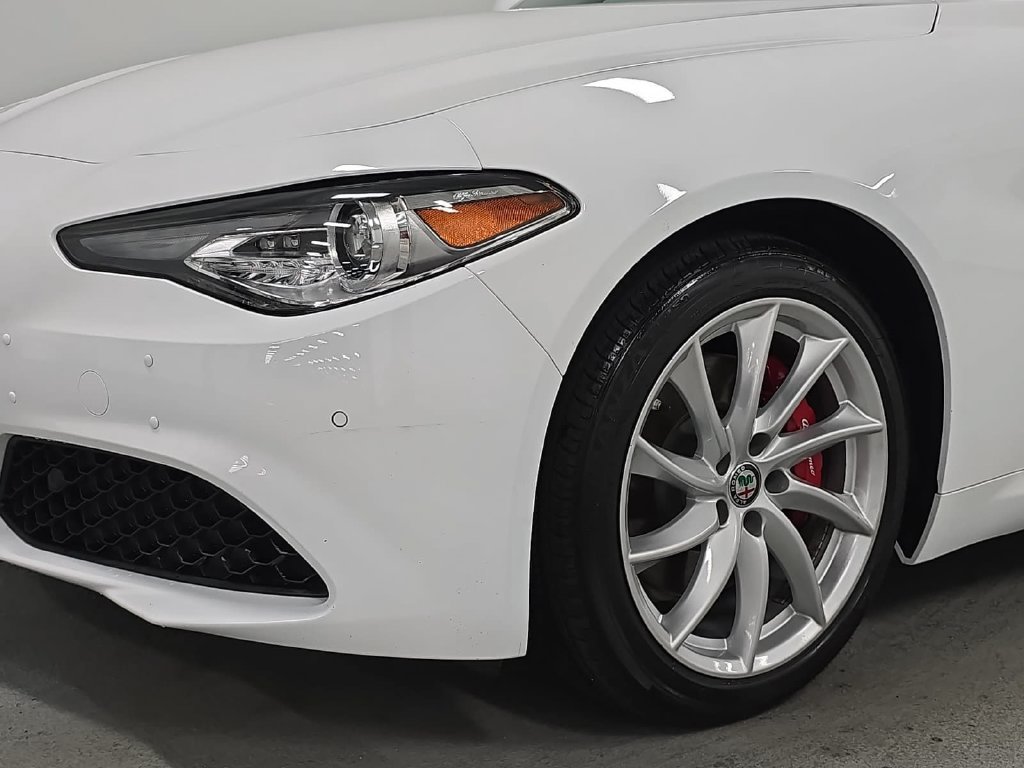 Used 2019 Alfa Romeo Giulia AWD image 11