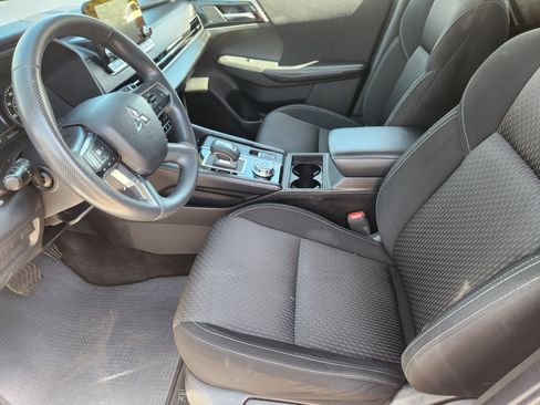 Used 2023 Mitsubishi Outlander ES FWD image 9