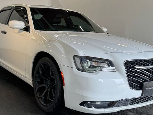 Used 2019 Chrysler 300 S RWD image 4