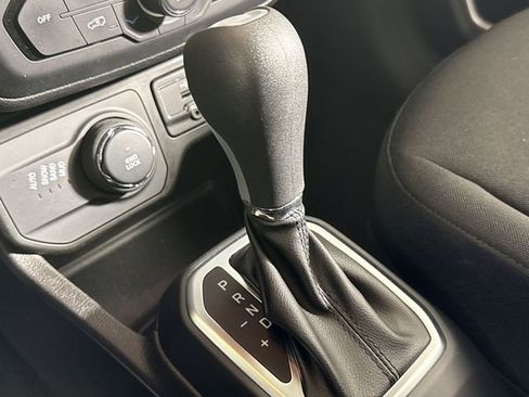 Used 2020 Jeep Renegade Latitude w/ Cold Weather Group image 24