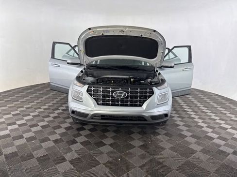 Used 2022 Hyundai Venue SEL FWD image 11