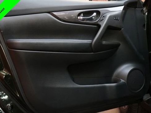 Used 2019 Nissan Rogue SV w/ Sun & Sound Touring Package image 32