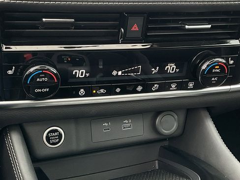 Used 2023 Nissan Rogue SL image 33