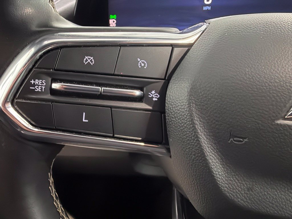 Used 2025 Chevrolet Traverse LT FWD image 17