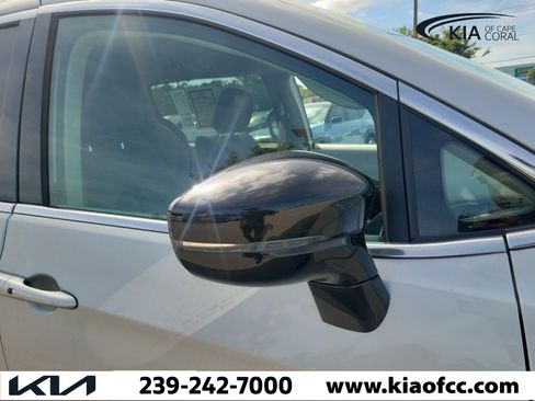 Used 2024 Chrysler Pacifica Touring-L FWD image 8