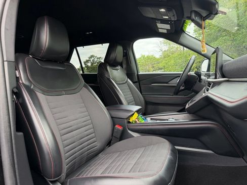 Used 2025 Ford Explorer ST-Line w/ Premium Package RWD image 31