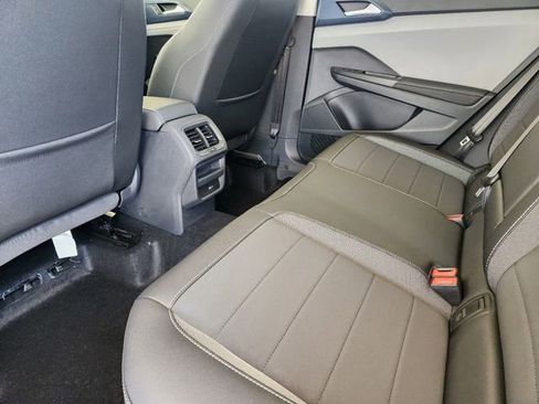 New 2024 Volkswagen Taos SE image 22